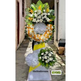 Picture of Vòng hoa chia buồn tone trắng vàng - KV352