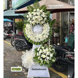 Picture of Vòng hoa chia buồn tone trắng mix lan trắng - KV353
