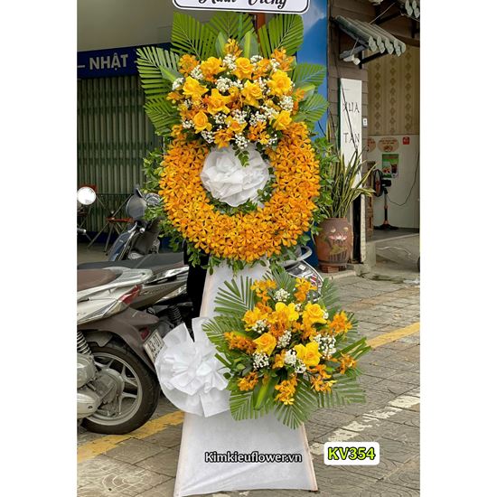 Picture of Vòng hoa chia buồn tone vàng - KV354