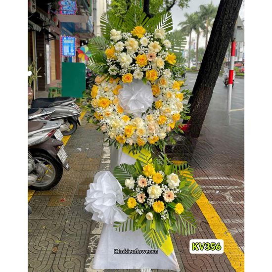 Picture of Vòng hoa chia buồn tone trắng vàng - KV356
