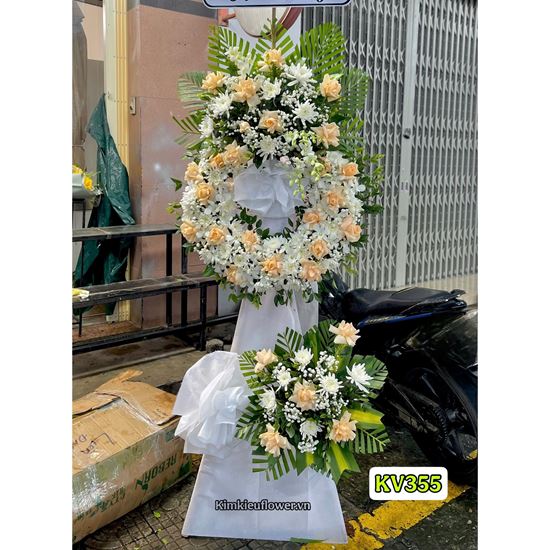 Picture of Vòng hoa chia buồn tone trắng mix hồng mỡ gà - KV355