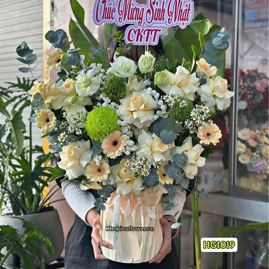 Picture of Giỏ hoa chúc mừng tone vàng mix cát tường xanh - HG1019