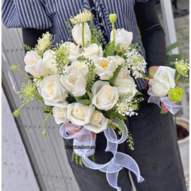 Picture of Bó hoa cưới tulip trắng mix hoa hồng trắng - HC104