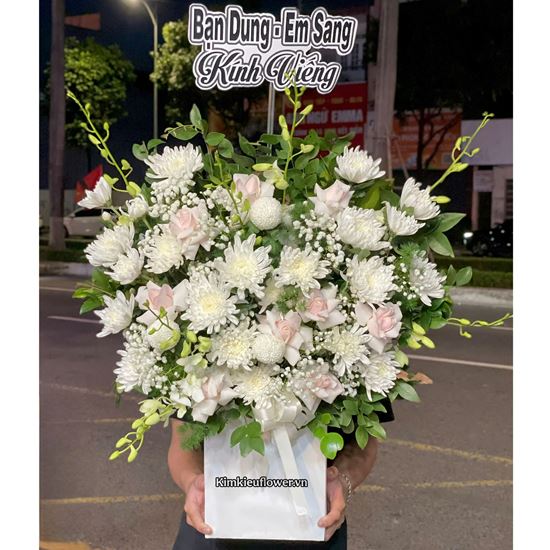 Picture of Giỏ hoa chia buồn tone trắng hồng mix cúc pingpong - GV23