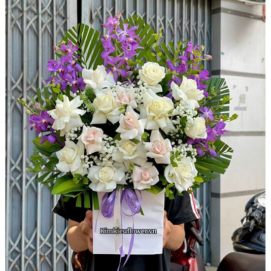 Picture of Giỏ hoa chia buồn tone trắng hồng mix lan tím - GV24