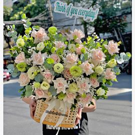 Picture of Giỏ hoa chúc mừng hoa hồng kem mix cát tường xanh - HG1020