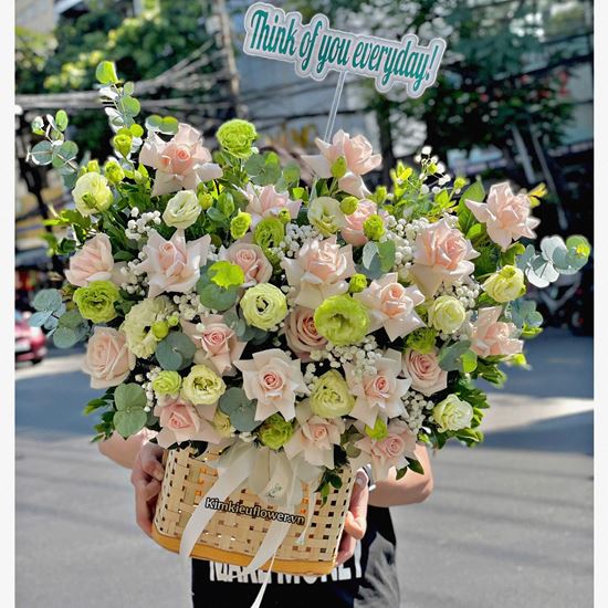 Picture of Giỏ hoa chúc mừng hoa hồng kem mix cát tường xanh - HG1020