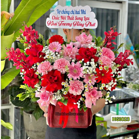 Picture of Giỏ hoa chúc mừng tone hồng đỏ mix cẩm chướng hồng - HG1023