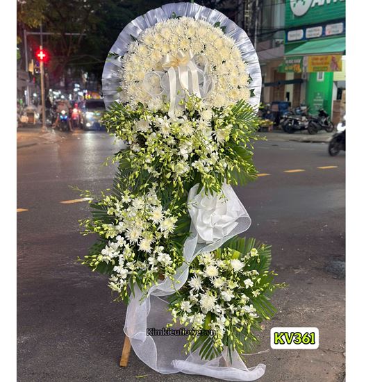 Picture of Vòng hoa chia buồn 3 tầng tone trắng - KV361