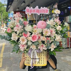 Picture of Giỏ hoa chúc mừng tone hồng mix cúc mẫu đơn - HG1028