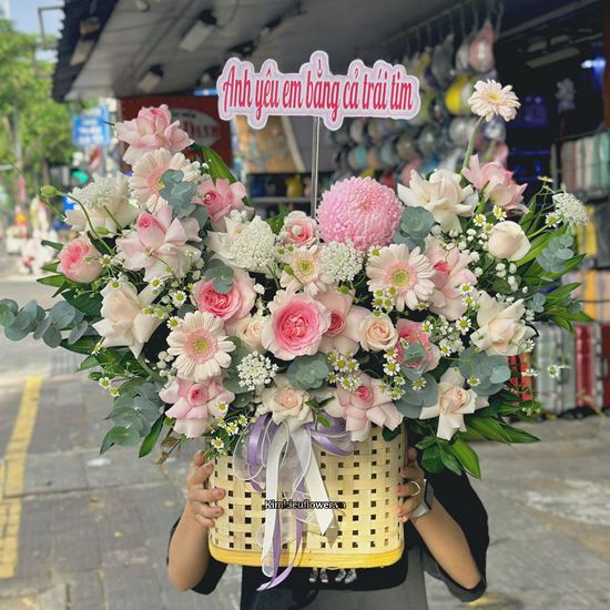 Picture of Giỏ hoa chúc mừng tone hồng mix cúc mẫu đơn - HG1028