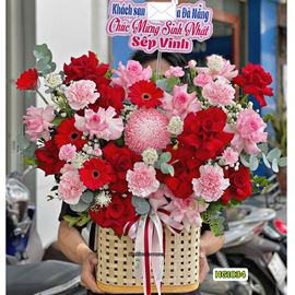 Picture of Giỏ hoa chúc mừng tone đỏ hồng mix cẩm chướng hồng - HG1034