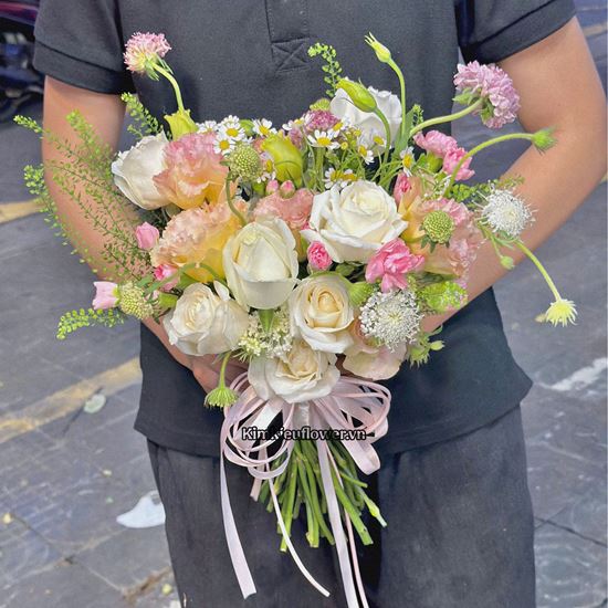 Picture of Bó hoa cưới tone trắng hồng mix cát tường - HC112