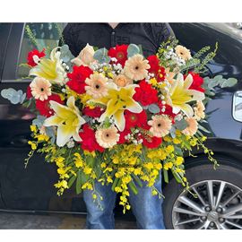 Picture of Bục phát biểu tone đỏ vàng mix hoa ly - ĐH69