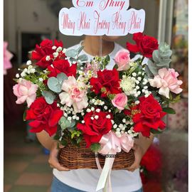 Picture of Giỏ hoa chúc mừng tone đỏ hồng mix lá bạc - HG1040