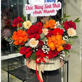 Picture of Giỏ hoa tone đỏ cam mix lá bạc - HG1054