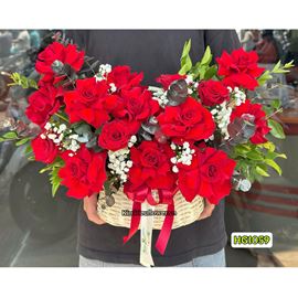 Picture of Giỏ hoa chúc mừng tone đỏ mix lá bạc - HG1059