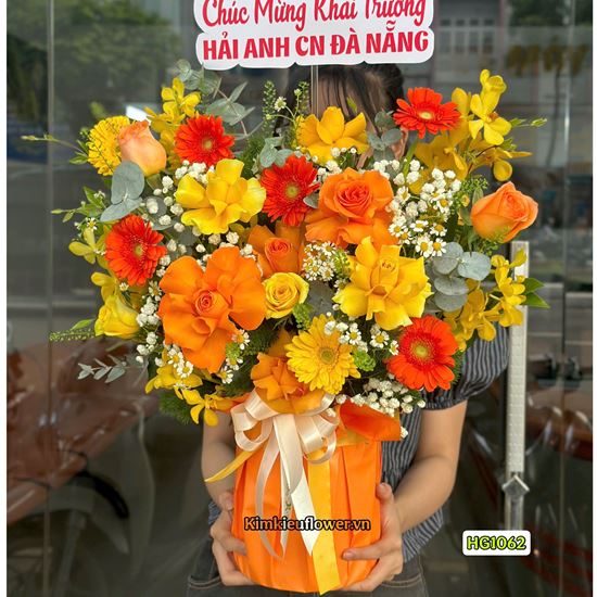 Picture of Giỏ hoa chúc mừng tone vàng cam - HG1062
