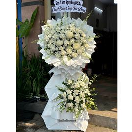 Picture of Kệ hoa viếng tone trắng mix cúc mẫu đơn - KV364