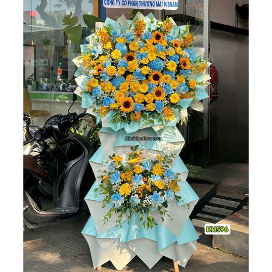 Picture of Kệ hoa chúc mừng tone vàng xanh dương mix hướng dương - KH596