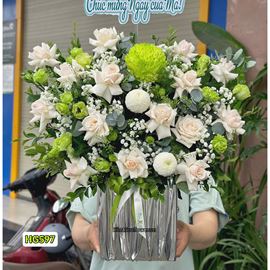 giỏ hoa hồng kem, cát tường xanh - HG597