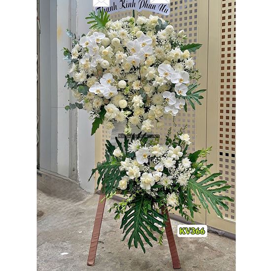 Picture of Vòng hoa chia buồn tone trắng mix lan hồ điệp - KV366