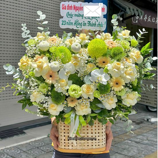Picture of Giỏ hoa chúc mừng tone xanh lá, victo mix lan hồ điệp - HG1069