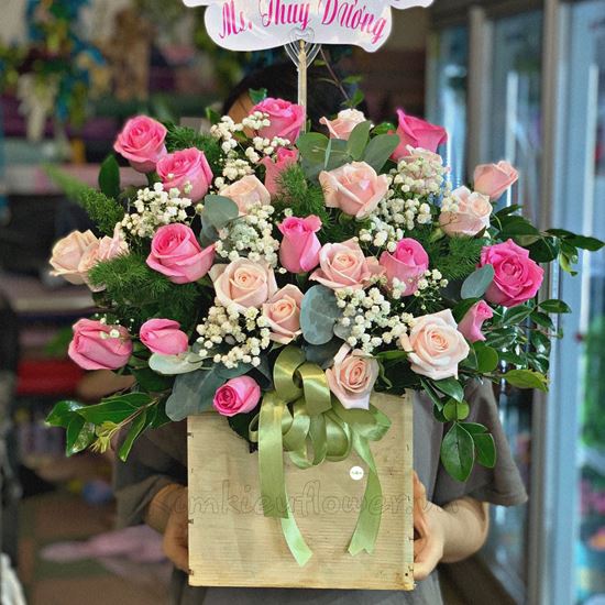 giỏ hoa hồng dâu, kem - HG286