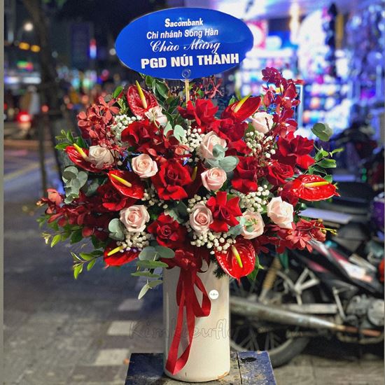 Bình hoa hồng đỏ, kem - BI156