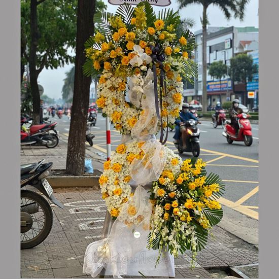 Vòng hoa viếng cúc trắng, lan vàng - KV97