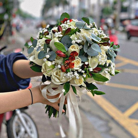 Bó hoa hồng trắng, thuỷ tiên - HC46