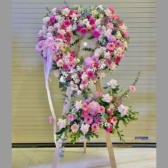 Kệ hoa trái tim hồng - KH90