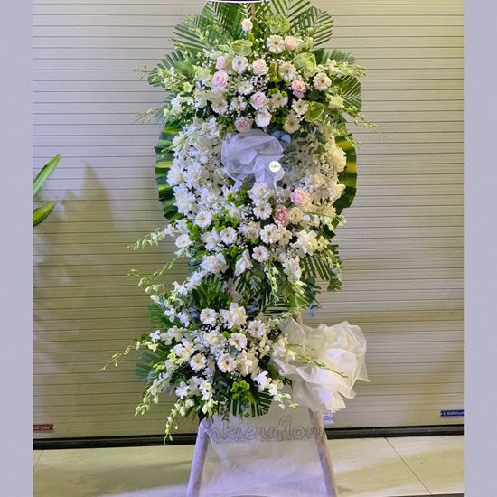 Kệ hoa viếng hồng trắng, môn xanh - KV101