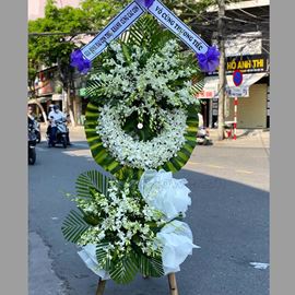 Vòng hoa lan trắng - KV111