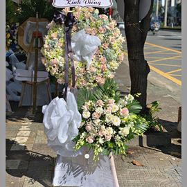 Vòng hoa viếng cẩm tú cầu, hoa hồng - KV114