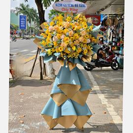 Kệ hoa chúc mừng  hoa hồng, lan vàng - KH101