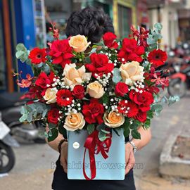 Giỏ hoa hồng , đồng tiền đỏ - HG330