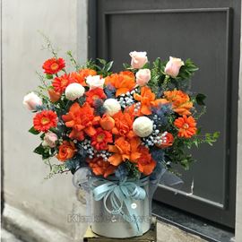 Giỏ hoa hồng cam, pingpong trắng - HG370