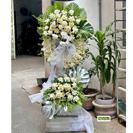 Picture of Vòng hoa chia buồn tone trắng vàng mix lan hồ điệp - KV375