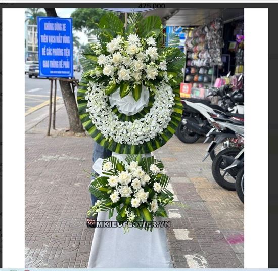Picture of Vòng hoa chia buồn tone trắng -  KV382