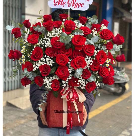 Picture of Giỏ hoa chúc mừng hồng đỏ mix lá bạc - HQ63
