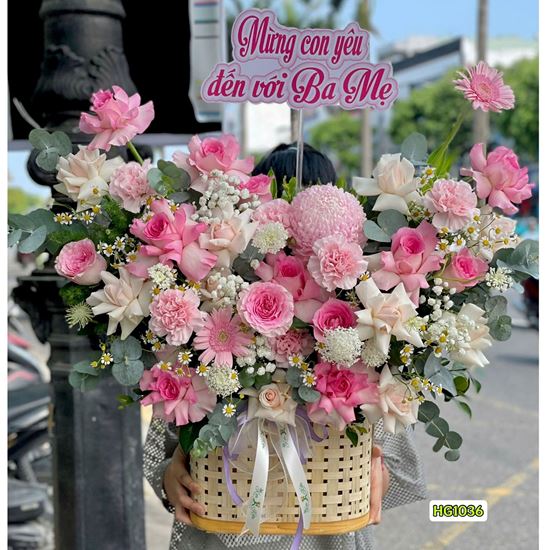 Picture of Giỏ hoa chúc mừng tone hồng mix cẩm chướng - HQ75
