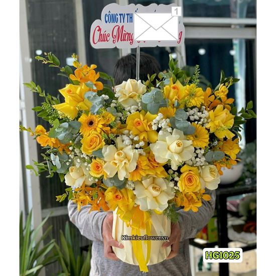 Picture of Giỏ hoa chúc mừng tone vàng - HQ77
