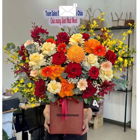 Picture of Giỏ hoa chúc mừng tone đỏ cam mix lan vũ nữ - HQ82
