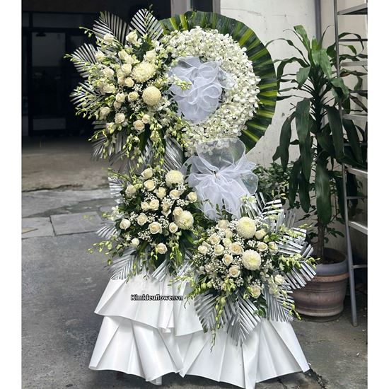 Picture of Vòng hoa viếng lan trắng mix cúc mẫu đơn trắng - KV384