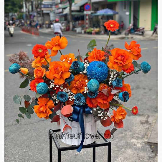 Giỏ hoa hồng cam, cúc mẫu đơn xanh - HG392