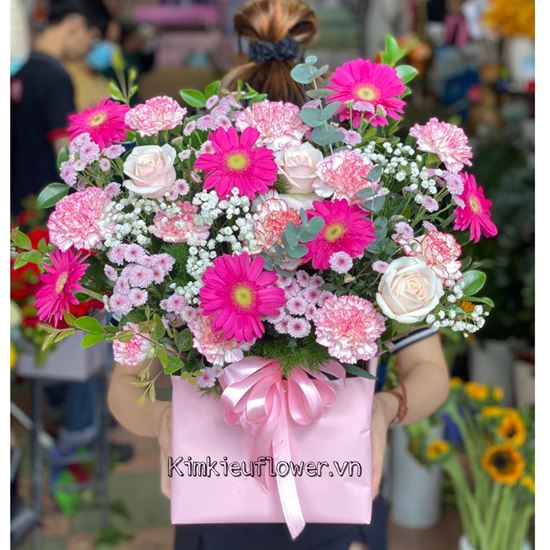 Giỏ hoa cẩm chướng hồng, hoa hồng - HG419