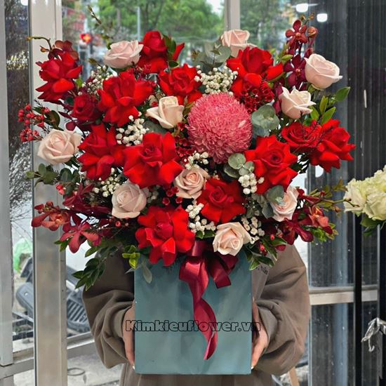 Giỏ hoa hồng đỏ, cúc mẫu đơn - HG512