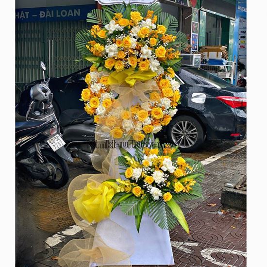 Vòng hoa viếng hồng vàng, hồng trắng - KV137
