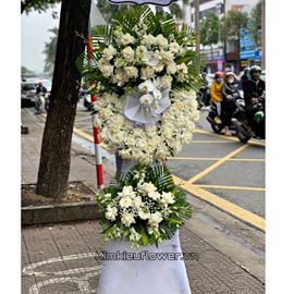 Vòng hoa hồng trắng, lan hồ điệp - KV138